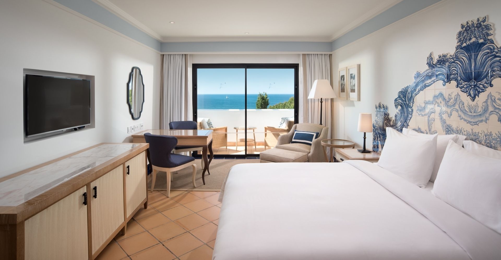 Deluxe Queen Room Atlantic View