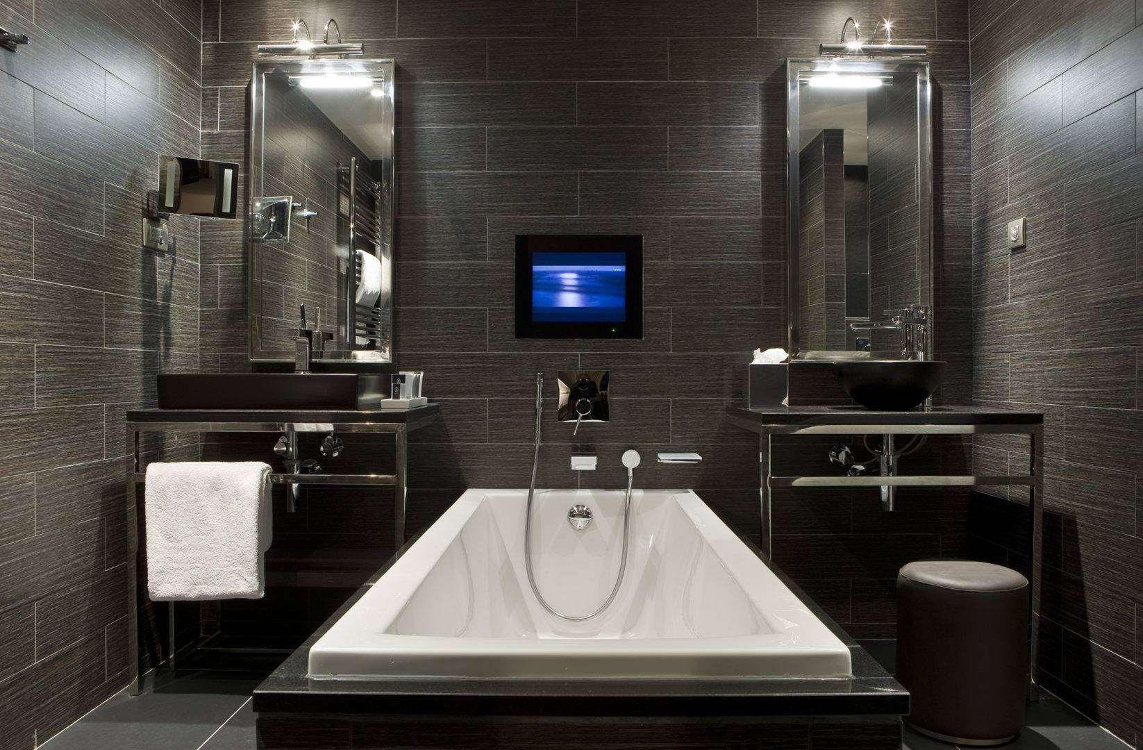 Chic bathrooms