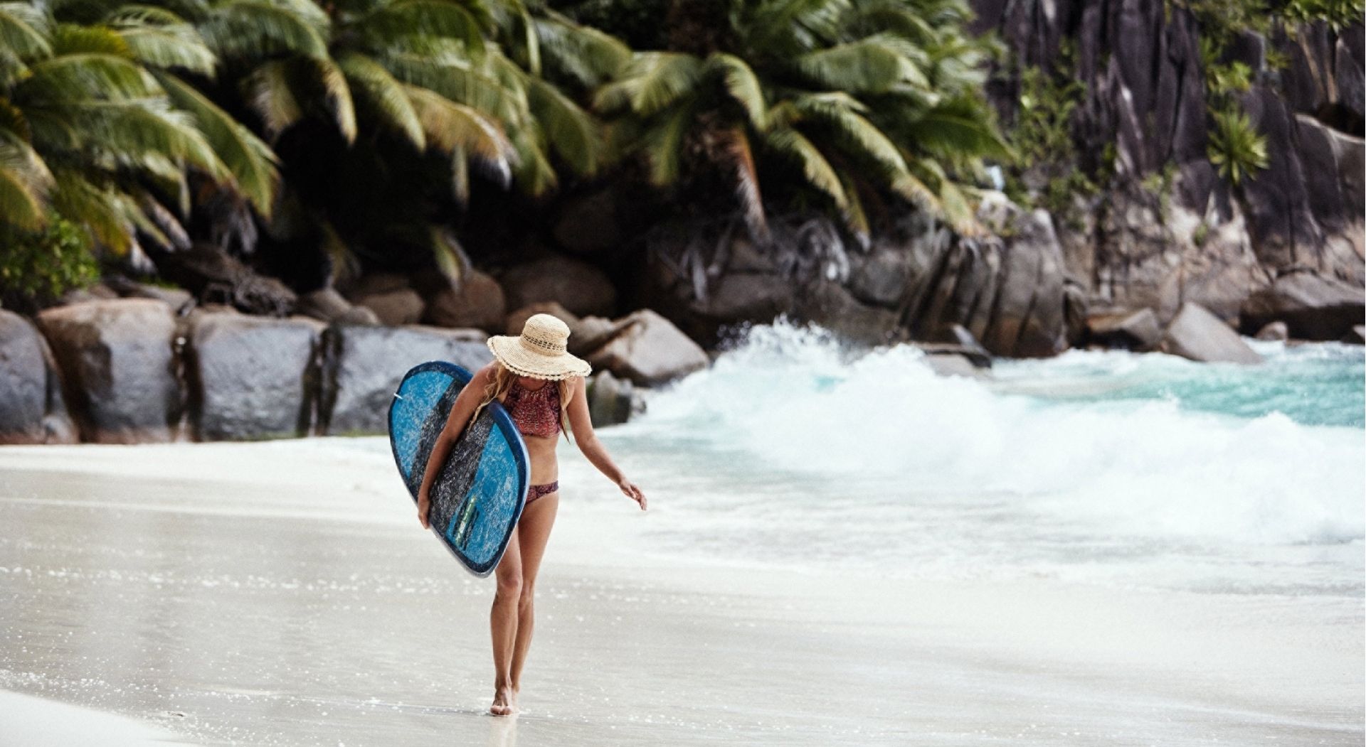 A stroll to the surf
