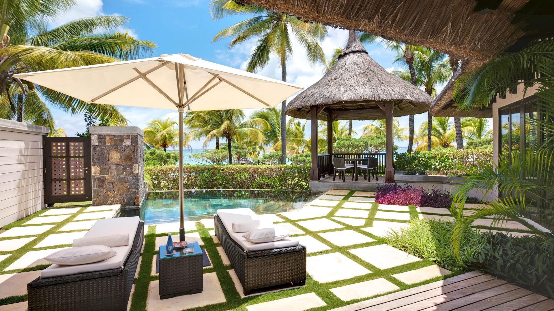 Beachfront Villa Pool