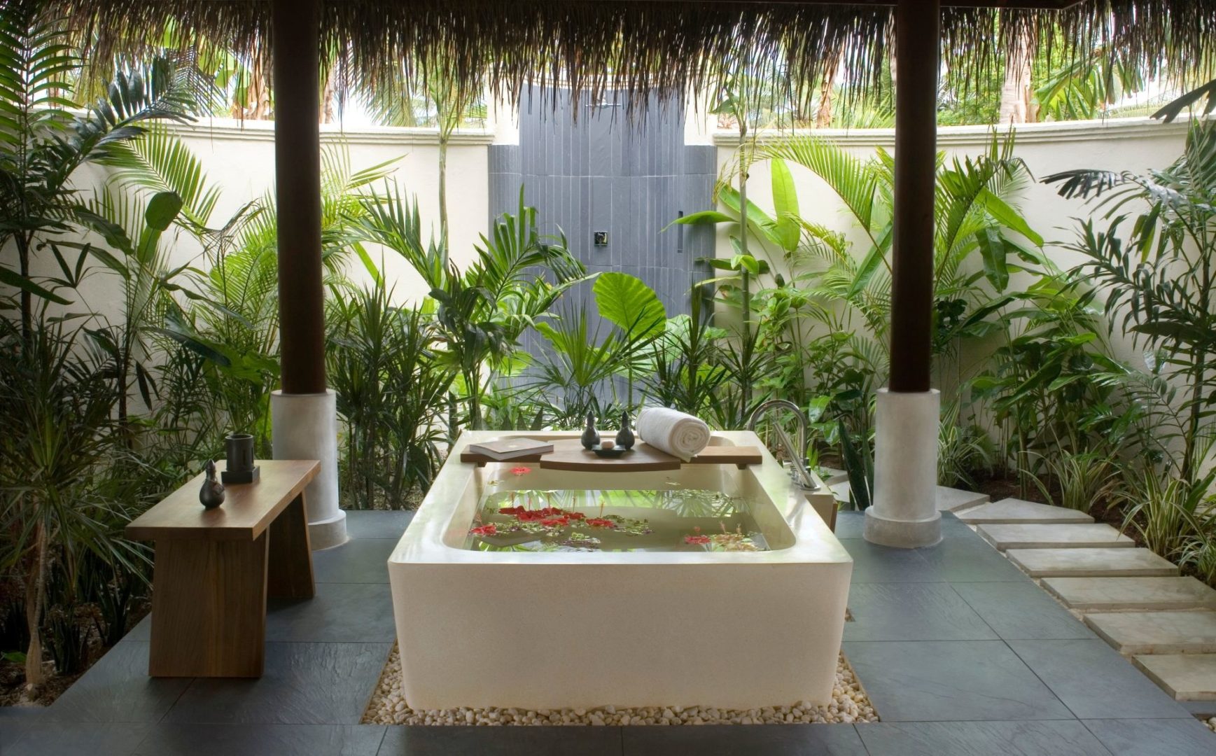 A Beach villa bathroom